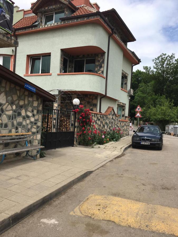 АПАРТАМЕНТ ЗА ГОСТИ Момчил" София Екстериор снимка